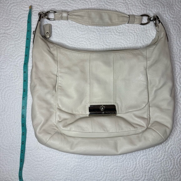 Coach Cream Leather Bag with Blue Lining - Picture 7 of 11